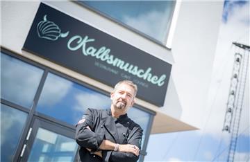 Ron Ostermann betreibt das Restaurant "Kalbsmuschel" am Deich in Bremerhaven.