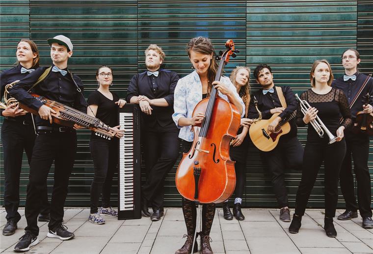 Bremerhaven: Ronja Maltzahn spielt Konzert im Klimahaus Ronja Maltzahn mit ihrer Band Blue Bird Orchestra.