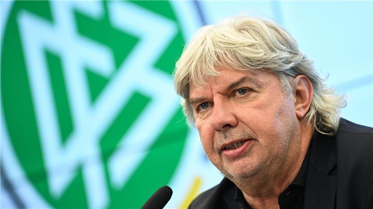 DFB zeichnet Heidenheim und Club aus Niedersachsen aus Ronny Zimmermann hatte den Vorsitz der Jury inne.