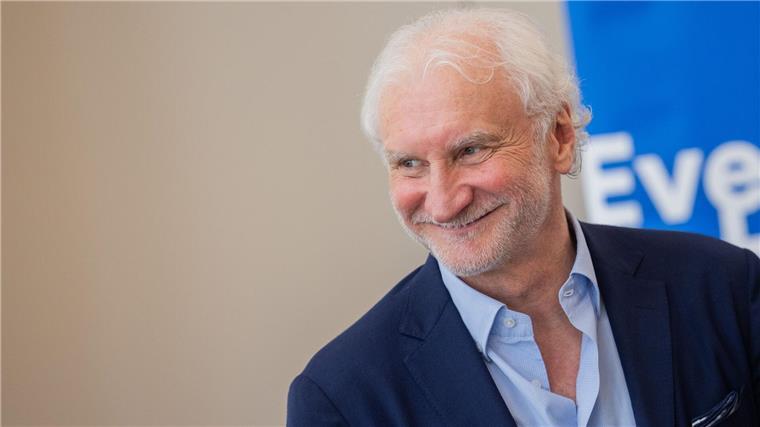 Rudi Völler wird beim Sportpresseball als Legende des Sports geehrt.