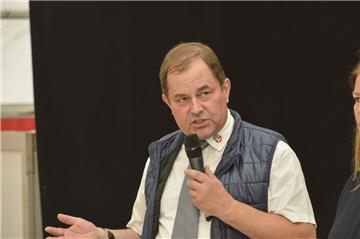 Rudolf Heins aus Volkensen ist nach 14 Jahren als Vorsitzender des Zevener Landvolkverbandes zurückgetreten.