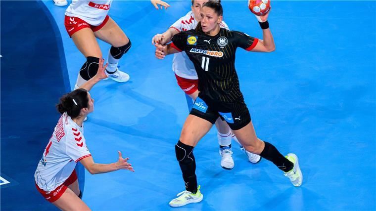 Handball-Frauen haben Bock auf EM-Kracher Rückraumspielerin Xenia Smits hat den Traum von einer EM-Medaille noch nicht aufgegeben.