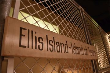 Rund 12 Millionen Menschen wanderten über Ellis Island in die USA aus. Für viele war es das Tor in eine neue Welt, für andere die Insel der Tränen.