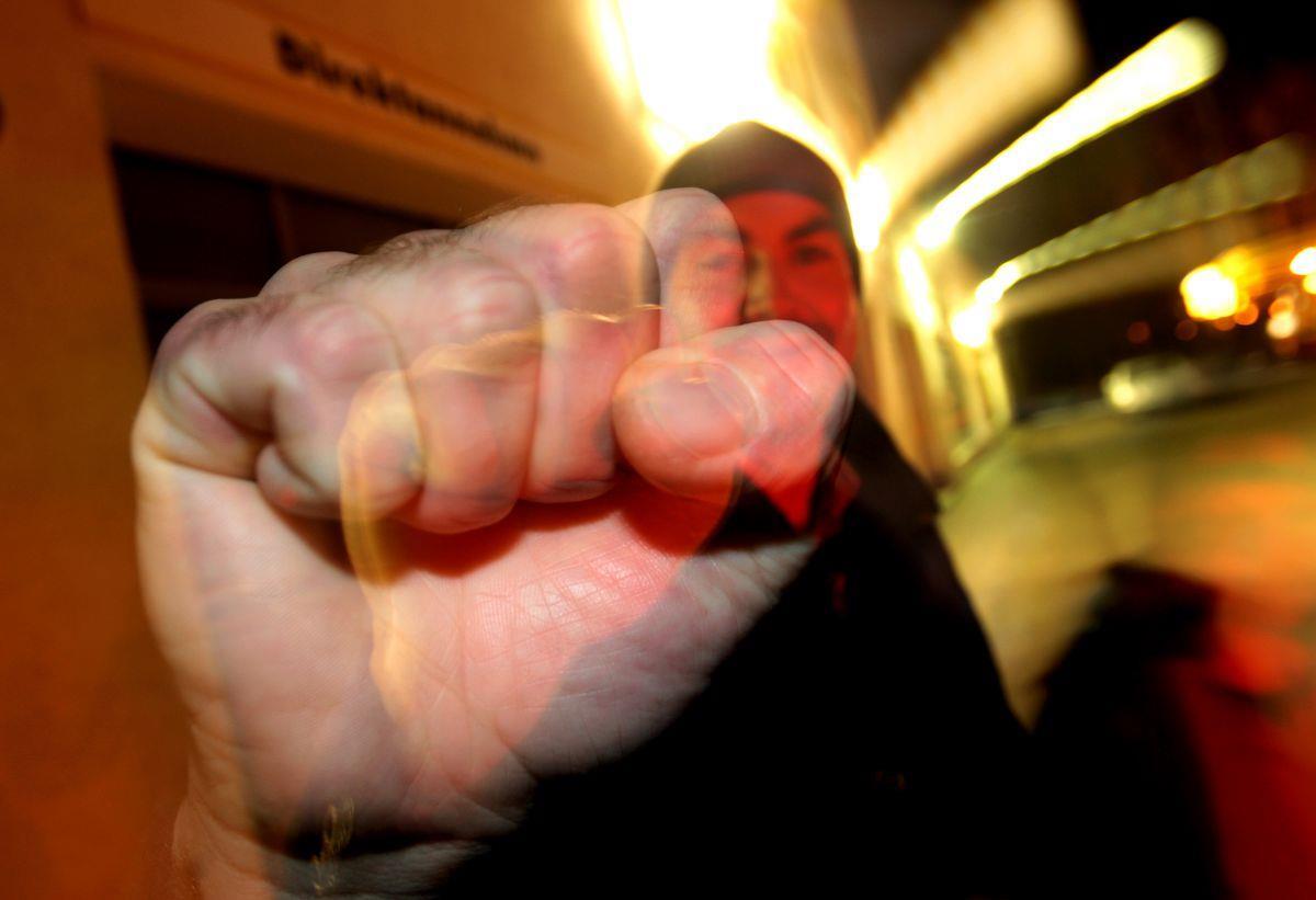 Rund 15 Personen haben sich in der Nacht zu Samstag in der Bürgermeister-Smidt-Straße geprügelt.