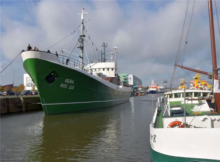 Bremerhaven: Seitentrawler "Gera" ist ein Vorzeige-Museumsschiff Rund 15 000 Gäste besichtigen das Museumsschiff „Gera“ am Liegeplatz im Schaufenster Fischereihafen in Bremerhaven in jedem Jahr. Am Sonntag, 13. Oktober, ist Aktionstag mit Bratfischverkauf. Außerdem wird die Maschine gestartet, und die Brücke ist zu besichtigen.