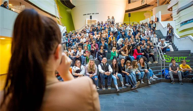 "Fridays for Future": Das machen die Schüler im Klimahaus Rund 200 Schüler aus Bremerhaven und umzu übernachten im Klimahaus.
