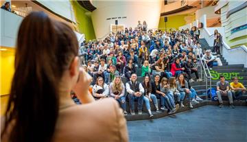 Rund 200 Schüler aus Bremerhaven und umzu übernachten im Klimahaus.