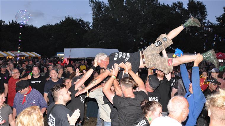 Fonsstock 2023: Das Programm steht Rund 2.000 Besucher feierten im vergangenen Juni am Nordenhamer Strand das Fonsstock-Festival. Nun steht das Programm für Fonsstock 2023.