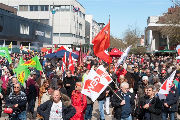 3000 Demonstranten bei Maikundgebung Maikundgebung