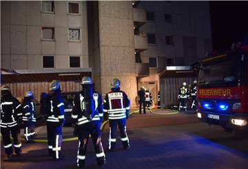 Rund 40 Kräfte der Feuerwehren Esenshamm und Nordenham waren im Einsatz. Weitere rund 50 bis 60 Rettungskräfte unterstützten und kümmerten sich um die Anwohner.
