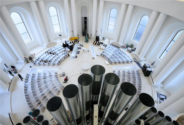 Mehr Konfessionslose als Kirchenmitglieder: Historische Wende in Deutschland Der neugestaltete Innenraum der Sankt Hedwigs-Kathedrale am Bebelplatz in Berlin-Mitte.