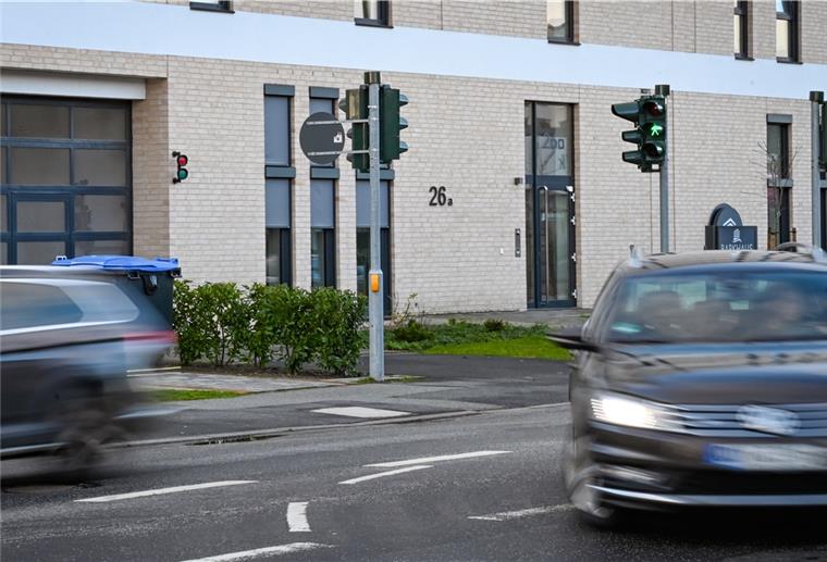 Rund 70.000 Euro hat die Fußgänger- und Radfahrampel an der Barkhausenstraße gekostet.