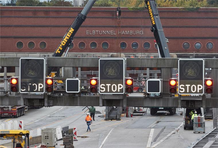 Elbtunnel und A7 nach 55 Stunden wieder frei Rund um den Elbtunnel ging am Wochenende für Autofahrer nichts.