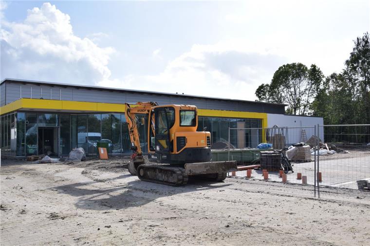 Am 15. Oktober eröffnet der neue Netto-Markt in Einswarden Rund um den neuen Einswarder Netto-Markt werden die letzten Arbeiten erledigt.