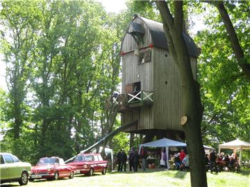 Rund um die Bockwindmühle herrscht am Pfingstmontag buntes Treiben im Speckenbütteler Park. 