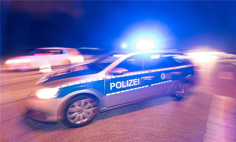 Rund zehn Menschen gerieten am Donnerstag zunächst verbal und später körperlich in Bremerhaven–Grünhöfe aneinander.