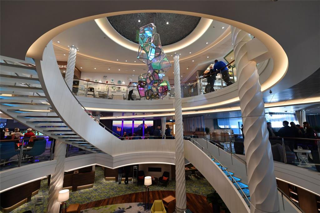 Rundgang auf der &quot;Mein Schiff 2&quot; in Bremerhaven. Foto: Scheschonka