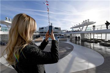 Rundgang auf der &quot;Mein Schiff 2&quot; in Bremerhaven. Foto: Scheschonka