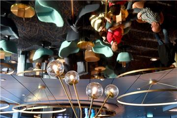 Rundgang auf der &quot;Mein Schiff 2&quot; in Bremerhaven. Foto: Scheschonka