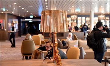 Rundgang auf der &quot;Mein Schiff 2&quot; in Bremerhaven. Foto: Scheschonka