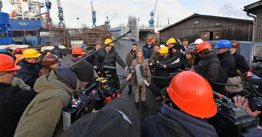 Rundgang mit Verteidigungsministerin Ursula von der Leyen (CDU) auf der &quot;Go...