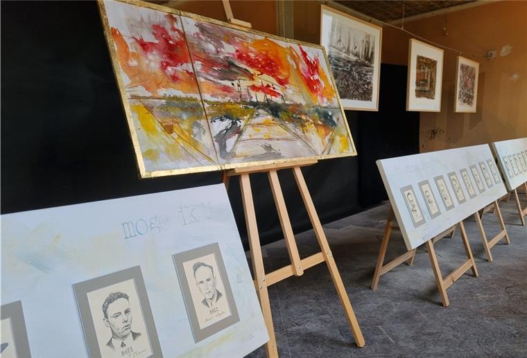 Gedenkstätte zeigt Ausstellung hinterm Fenster Ruurd van Schuijlenburg würdigt mit Bleistiftporträts alle aus Putten nach Sandbostel deportierten Männer. Ben Middelkamp zeigt Aquarellen der Orte des Geschehens.