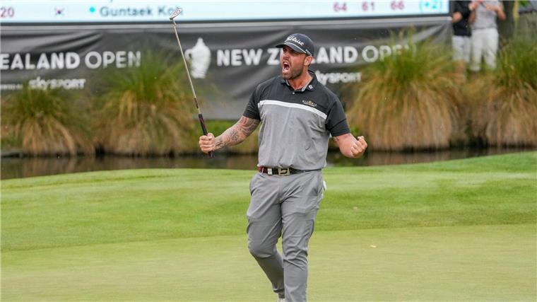 Ex-Rocker will British Open der Golfer aufmischen Ryan Peake jubelt über seinen Sieg bei der New Zealand Open.