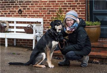 Sabine Ruppel möchte mit einer eigenen Hundeschule nun neue Wege gehen. Der Fokus soll auf schwierigen Hunden wie ihrem eigenen Hund Coffee liegen.