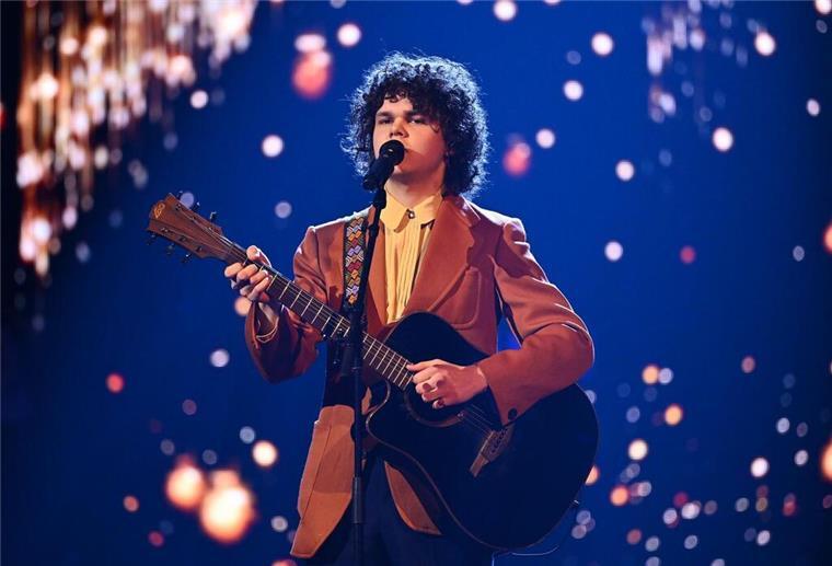 Sänger Benjamin Braatz brauchte nur seine Gitarre, um das Publikum für sich zu gewinnen.