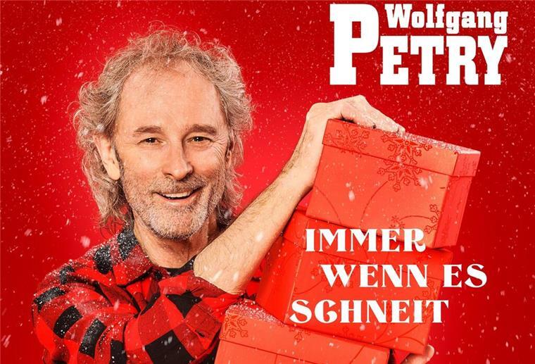 Sänger Wolfgang Petry mit seinem neuen Album „Immer wenn es schneit“.