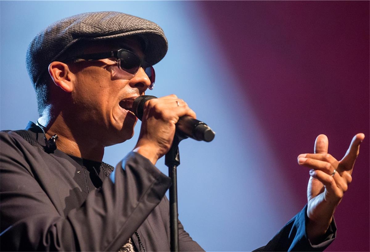 Berlin: Sänger Xavier Naidoo entschuldigt sich Xavier Naidoo singt bei einem Konzert