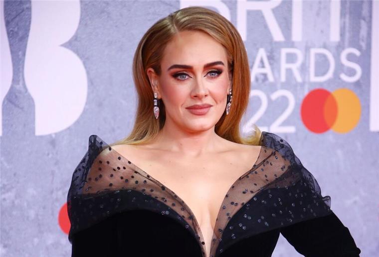 Adele lebt ihren Traum, Essen für Schulevents zuzubereiten Sängerin Adele bereitet gerne Essen für Schulveranstaltungen ihres Sohnes zu.