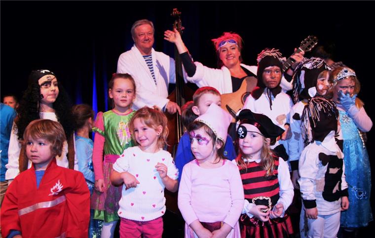 Kinder feiern Karneval mit Bettina Göschl Karneval mit Bettina Göschl