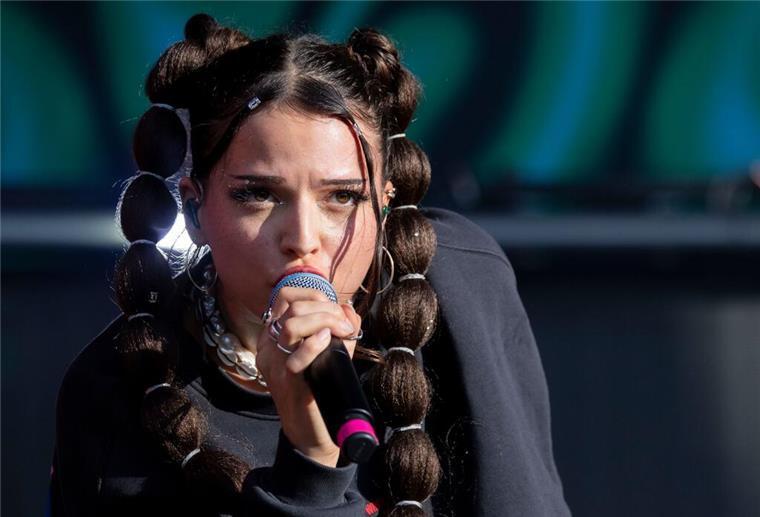 Nina Chuba und der Druck vor dem zweiten Album Sängerin Nina Chuba bemerkt, dass der Druck wegen des zweiten Albums gestiegen ist.