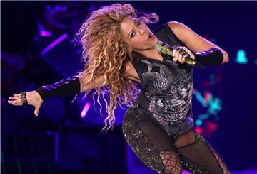 Sängerin Shakira sind die eigenen Lieder manchmal sogar peinlich.