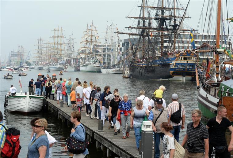 Bettensteuer: Auf dieses Geld muss Bremerhaven vielleicht verzichten Sail: Die großen Feste der Stadt wurden mit Citytax-Geld bezuschusst.