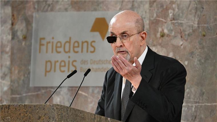 Friedenspreis des Buchhandels für Salman Rushdie Salman Rushdie bei seiner Dankesrede nach der Auszeichnung mit dem Friedenspreis des Deutschen Buchhandels.