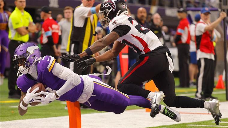 Vikings und Eagles halten Druck auf Lions in NFL hoch Sam Darnold hatte fünf Touchdown-Pässe - einer ging an Jordan Addison (l).