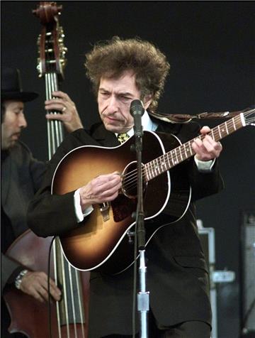 Sammler-Wahnsinn: Dylan verwertet sein Lebenswerk so gründlich aus wie kaum ein anderer Musiker. Die Phase Mitte der 60er Jahre mit drei Schlüsselalben fasste er kürzlich als &quot;The Cutting Edge 1965-1966&quot; zusammen, in einer Luxusedition mit 379 Tracks auf 18 CDs. &quot;Jeder Ton dieser Sessions ist hier enthalten.&quot;