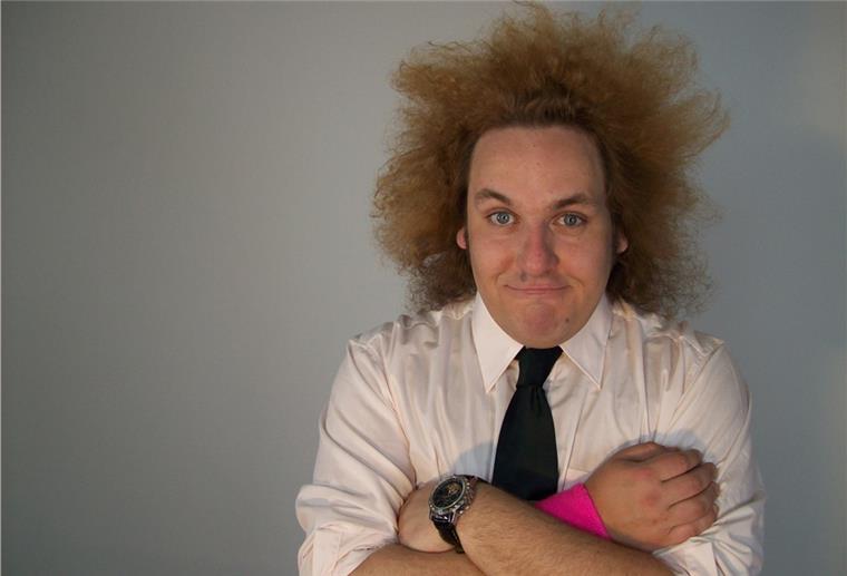 Samstag wurde der Auftritt wegen dem schlechten Wetter abgesagt - aber für Pfingstsonntag stehen die Chancen gut: Wissenschafts-Comedian Konrad Stöckel steht um 15 Uhr auf der Bühne.