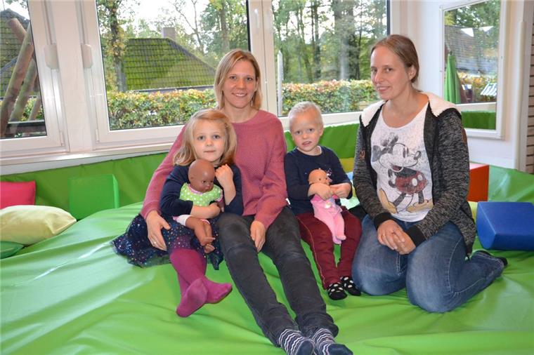 Kindertagespflegepersonen im Kreis Rotenburg schließen sich zusammen Sandra Biendara-Klindworth, hier mit Tochter Maylin (links) und Kirsi Lindemann (rechts, mit Tochter Lena) suchen den kollegialen Austausch der Kindertagespflegepersonen im Landkreis. Sie haben die Regionalgruppe Rotenburg der Berufsvereinigung ins Leben gerufen.