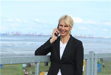 Sandra Geisler liebt ihr neues Leben an der Küste. Von Burhave aus managt die Geschäftsfrau gleich zwei Unternehmen. Lorenz