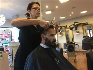 Sandra Sager macht aus David Brembly wieder einen "ansehnlichen" Kerl. 