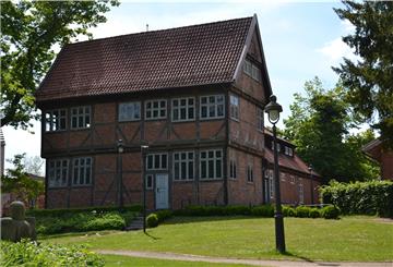 Das Königin-Christinenhaus ist mit etwa 400 Jahren der älteste Profanbau in Zeven. 
