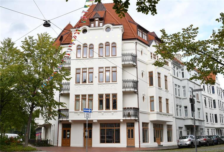 Aus Schrott wird eine Altbauperle Goethestraße 60 ist wieder in ein Altbauschmuckstück verwandelt.