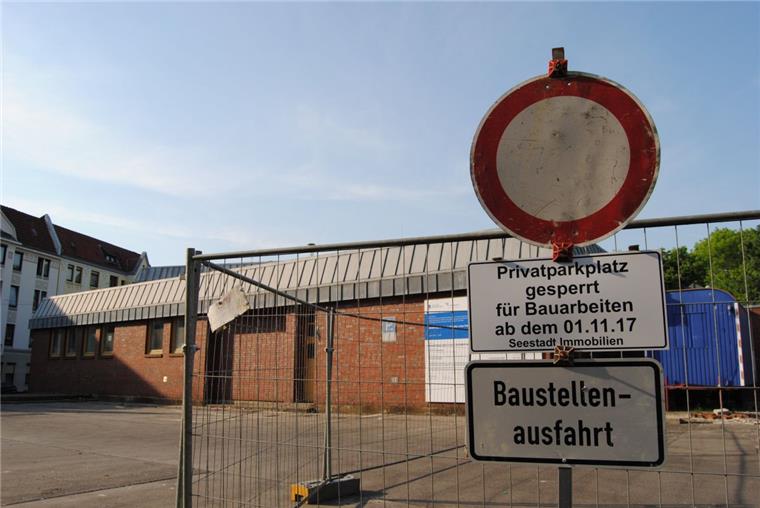 Lehe-Treff: Politik rechnet mit weiteren Kosten Sanierung für 4,5 Millionen Euro: Bremerhavener Kommunalpolitiker rechnen damit, dass der Lehe-Treff noch teurer wird. Schon jetzt muss die Stadt statt 380 000 Euro 1,13 Millionen dazubuttern.