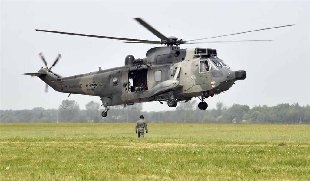 SAR-Tag auf dem Nordholzer Fliegerhorst: Der Sea King des MFG 5. -Foto Scheschonka