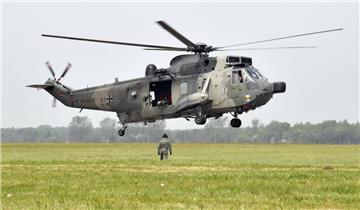 SAR-Tag auf dem Nordholzer Fliegerhorst: Der Sea King des MFG 5. -Foto Scheschonka