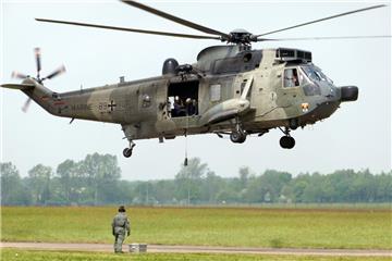 SAR-Tag auf dem Nordholzer Fliegerhorst: Mit dem Sea King wagte sich die deutsche Besatzung an die Flying Challenge. - Foto Scheschonka