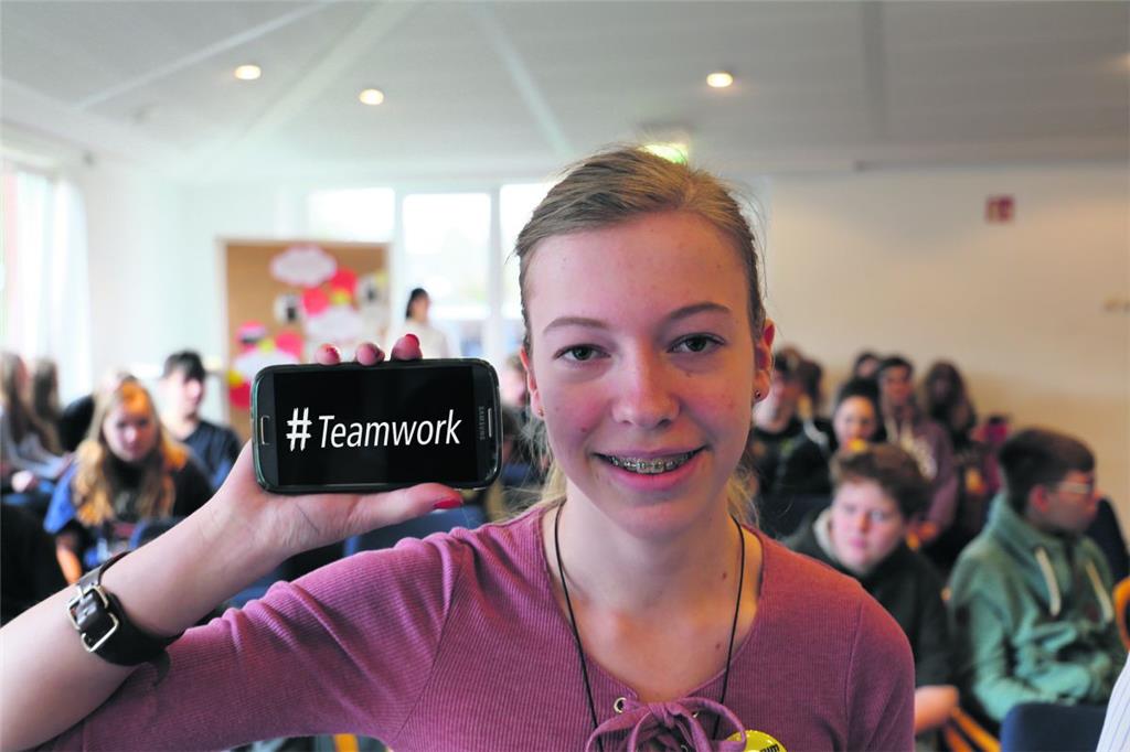 Sara Krüger (14 Jahre) Beverstedt: „Teamwork bedeutet für mich, dass jeder jedem hilft. Wenn andere helfen, dann kann man vieles erreichen, was alleine nicht möglich ist.“